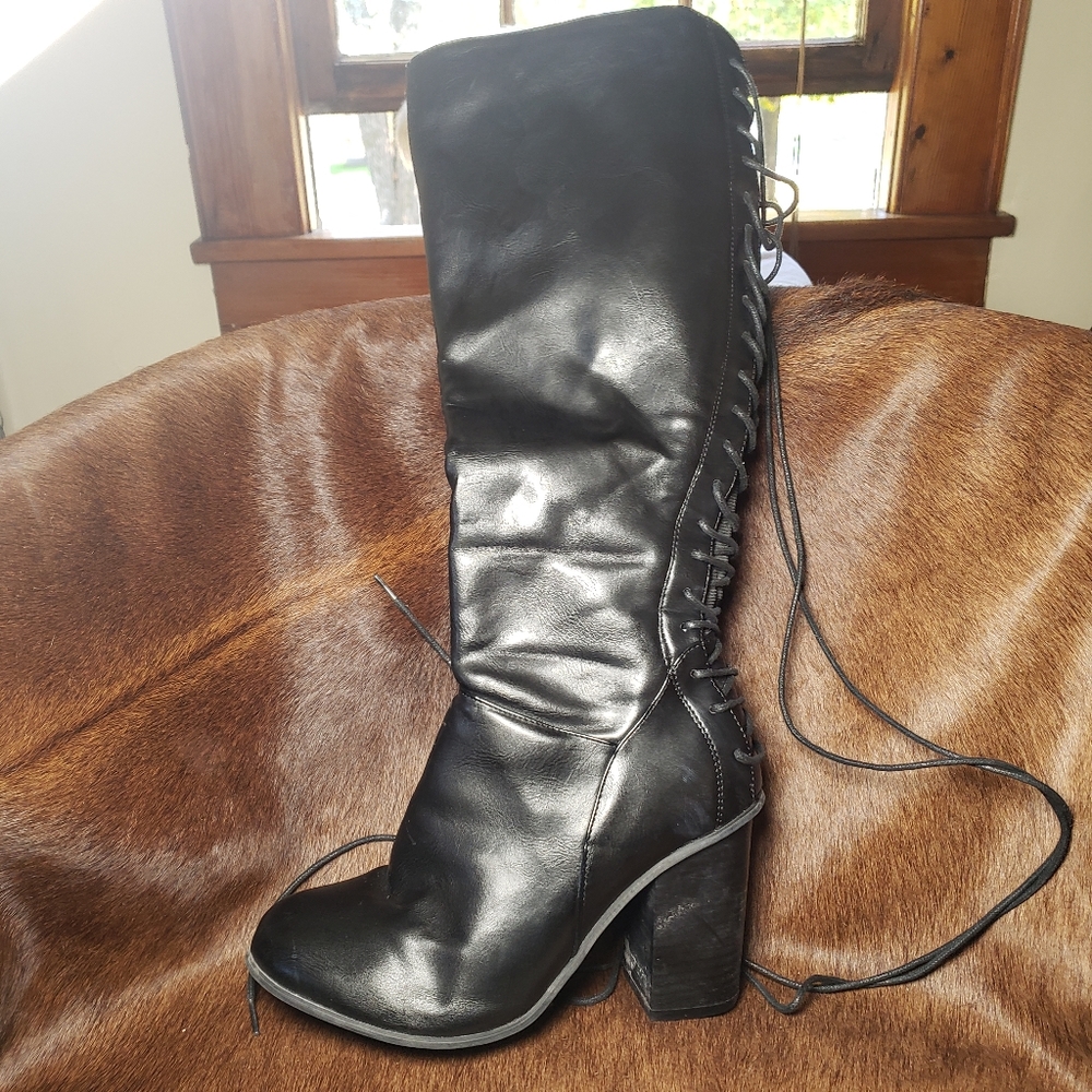 Torrid side zip, laced back tall boot 10w